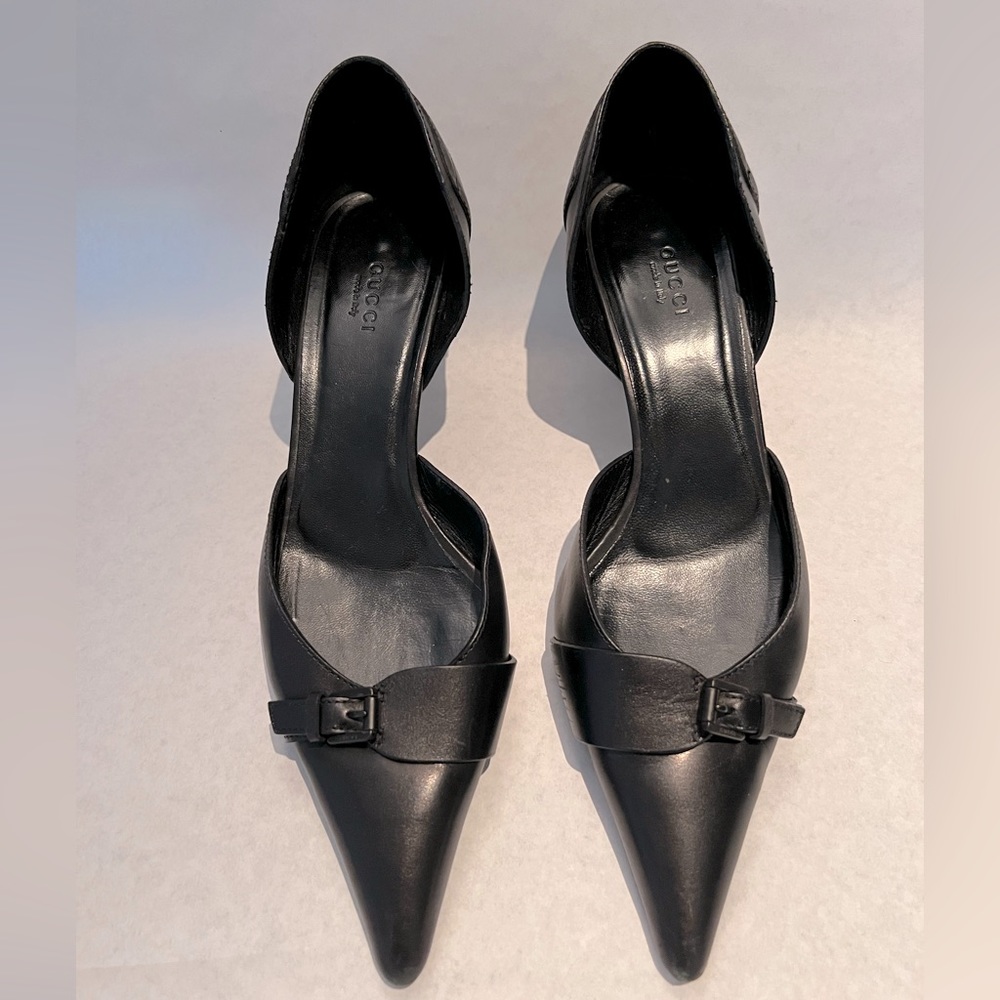 Gucci pumps mid heels.